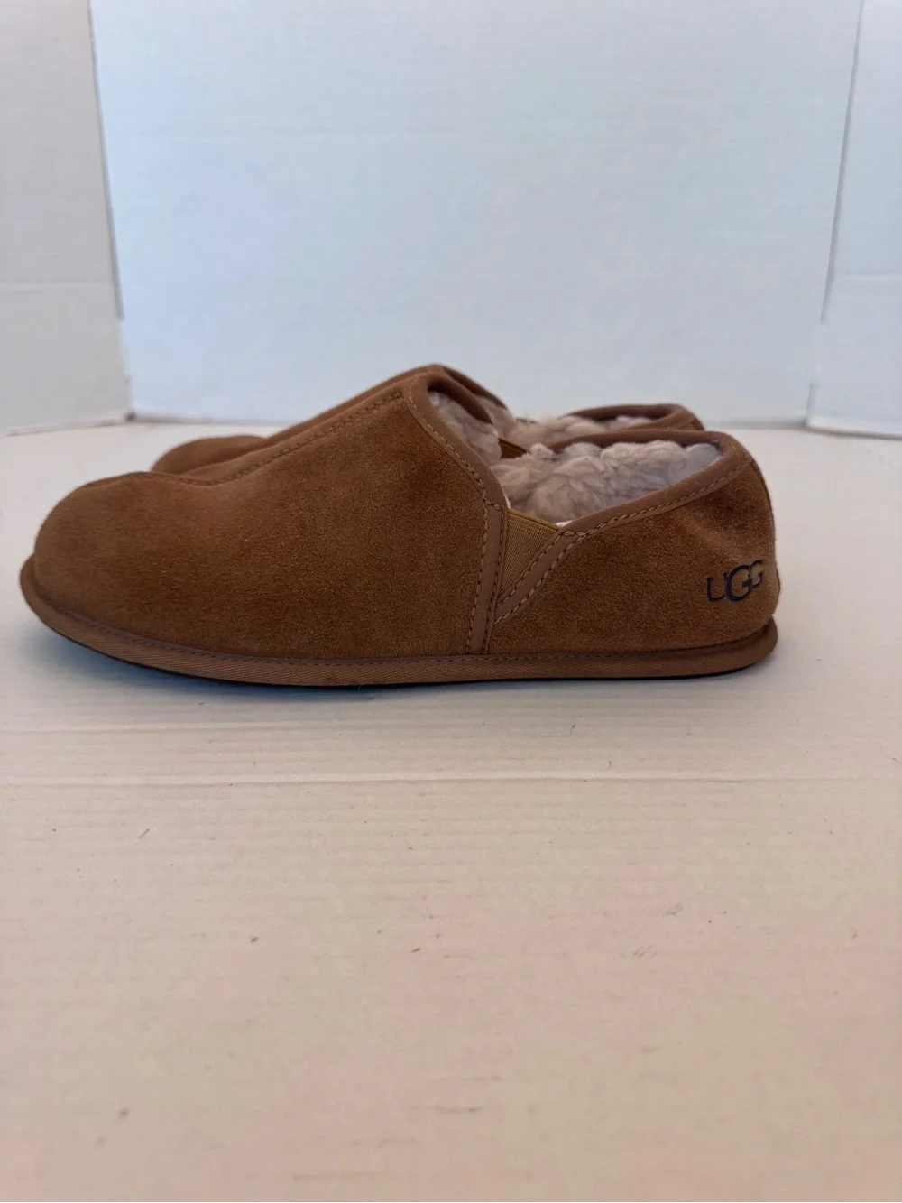 UGG Scuff Romeo ll Slippers Men’s Size 9 Chestnut Suede Leather Fur Lined Dad